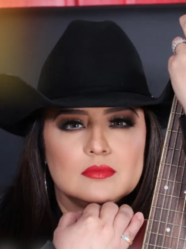 Photo of Shelly Lares