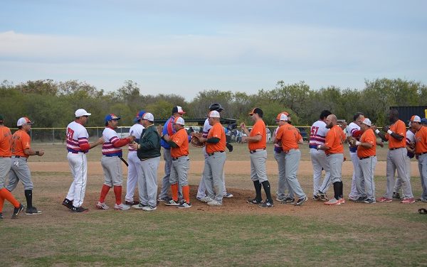 Broncos ganó el primero a Águilas Rieleros venció a Dodgers durante el clásico de no ganadores