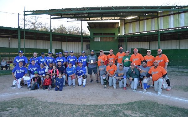 Johnny López con elevado de sacrificio dio empate a Piratas vs. Tecolotes Broncos hizo homenaje y donativo económico a Guillermo ‘El Vikingo’ Arriaga