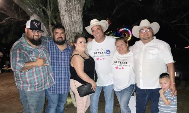 Fiesta sorpresa en Bigfoot, Texas en Honor a Antonio “Pimpollo” García