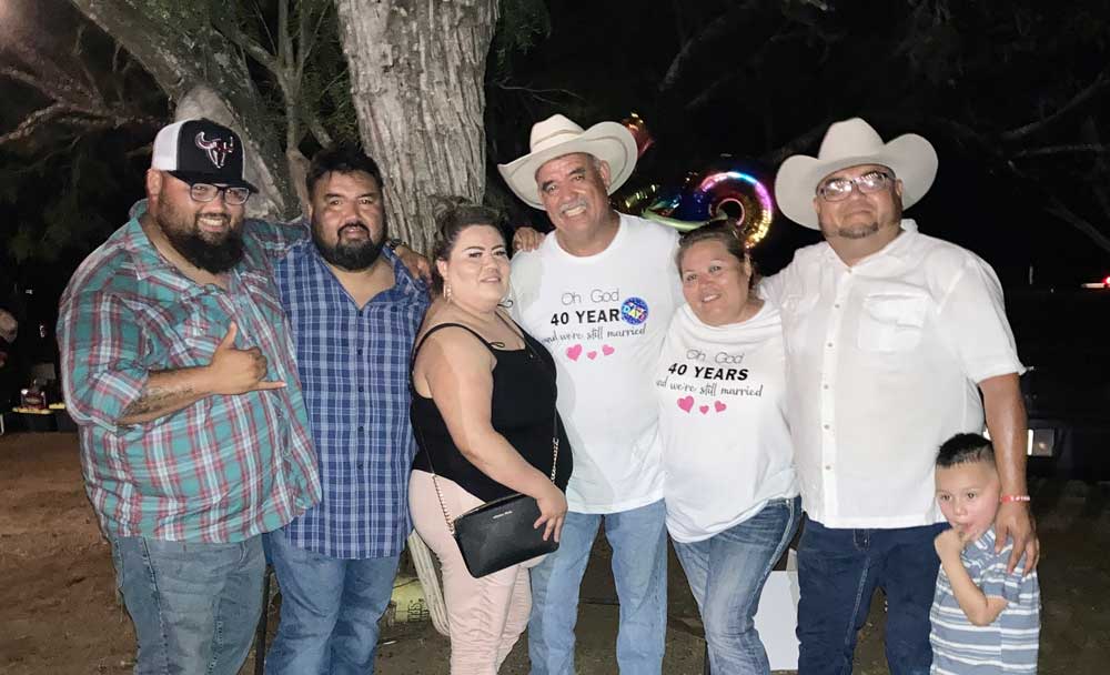 Fiesta sorpresa en Bigfoot, Texas en Honor a Antonio “Pimpollo” García