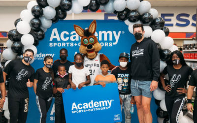 Los Spurs y Academy Sports + Outdoors Enviaron de compras a estudiantes de NISD
