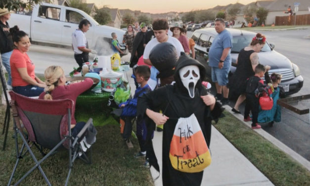 Éxito en el tercer “Trick or mini taquitos Treat” En el Southside de San Antonio