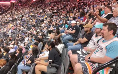 Spurs honraron  a Red McCombs y Aficionados