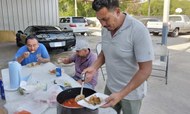 Empleados de Embassy Collision celebraron  Labor Day con cena típica “Tamales de Ceniza”