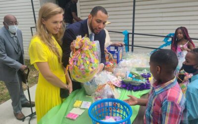 La Prensa Texas  Spreading Easter Cheer