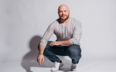 Connecting Beyond: An Interview with Travis Holp, Medium and Comedian